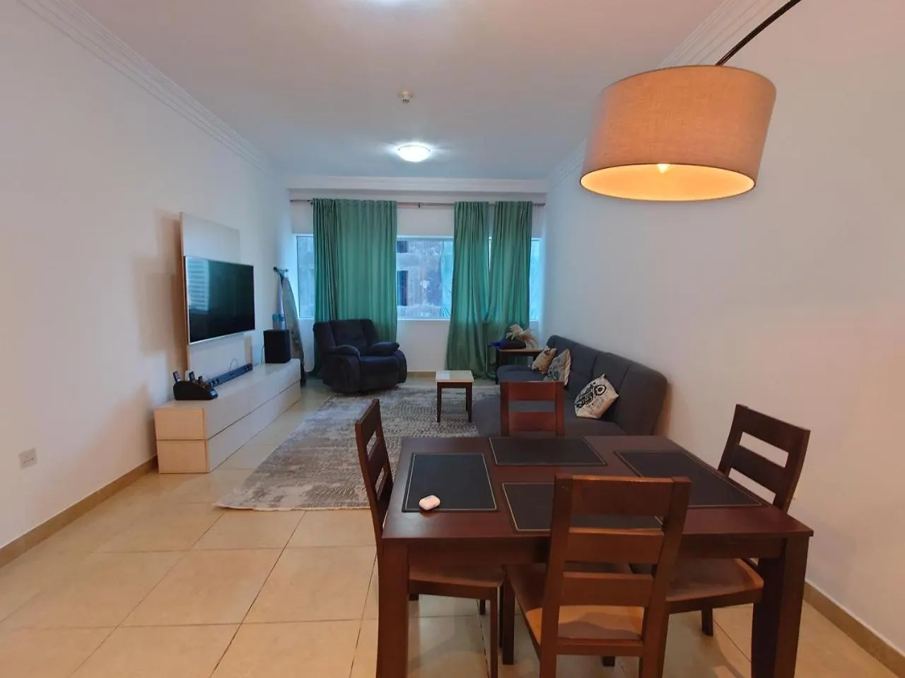 Spacious 1 Bedroom Plus Hall In Marina Dubai