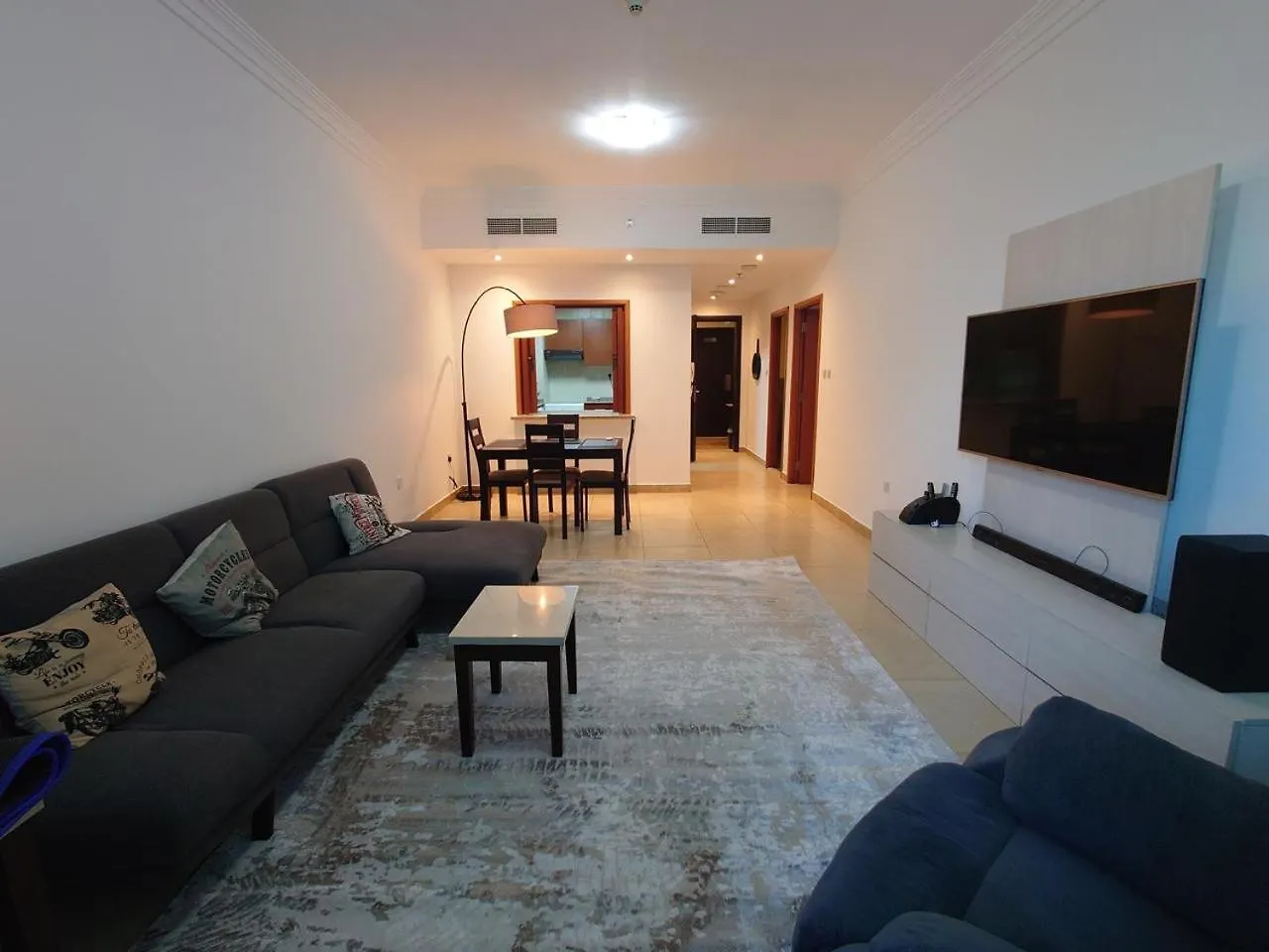 Apartment Spacious 1 Bedroom Plus Hall In Marina Dubai