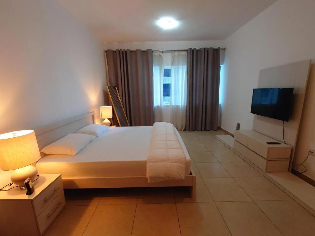 Spacious 1 Bedroom Plus Hall In Marina Dubai 0*,