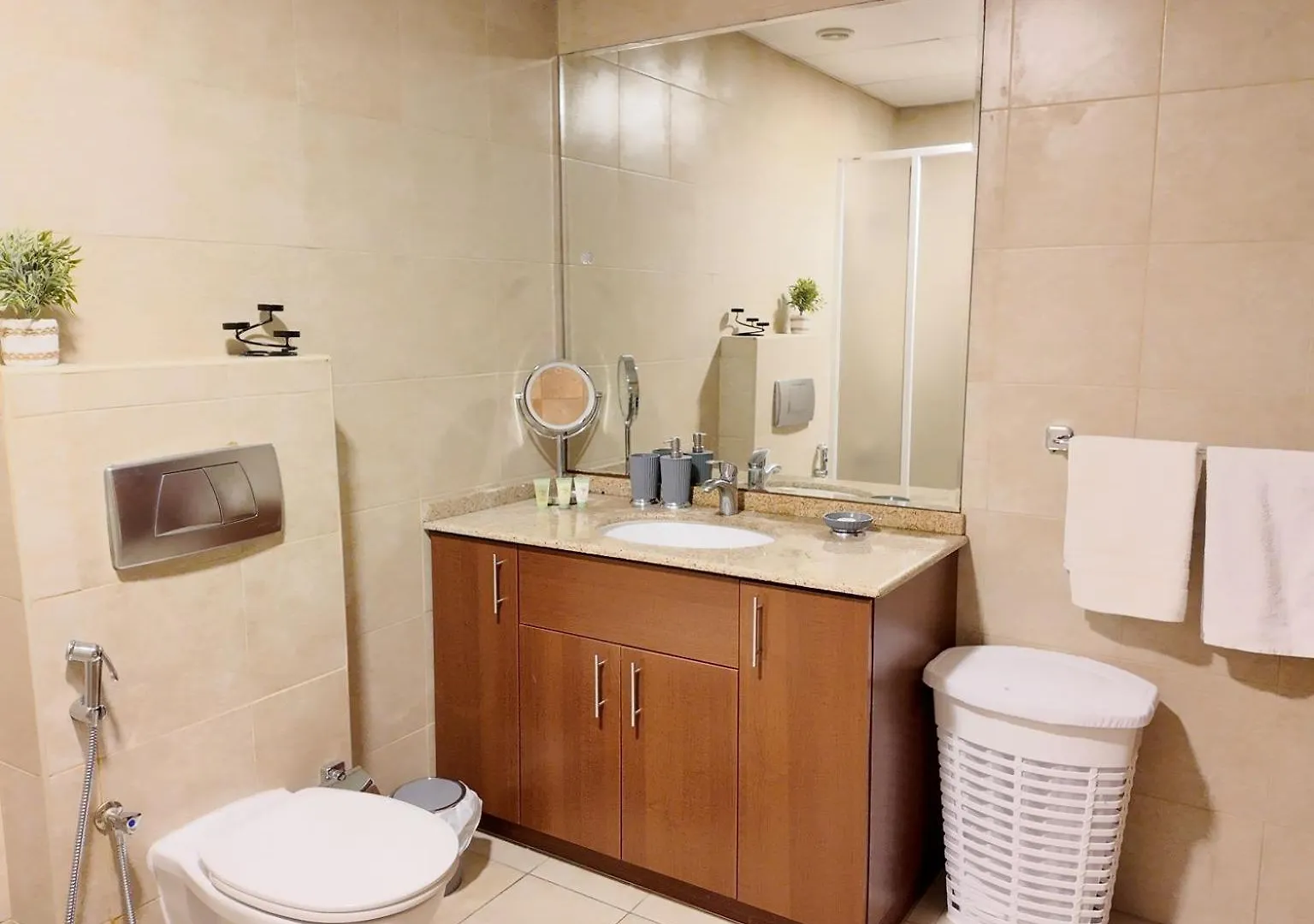 Spacious 1 Bedroom Plus Hall In Mag218 迪拜 0*,  阿拉伯联合酋长国