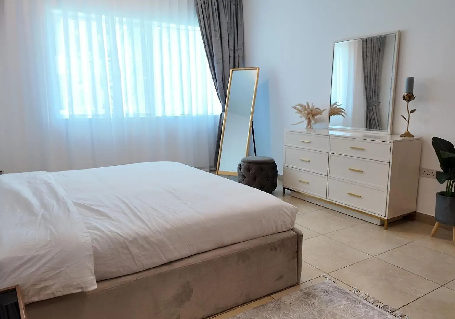 Spacious 1 Bedroom Plus Hall In Mag218 迪拜 公寓