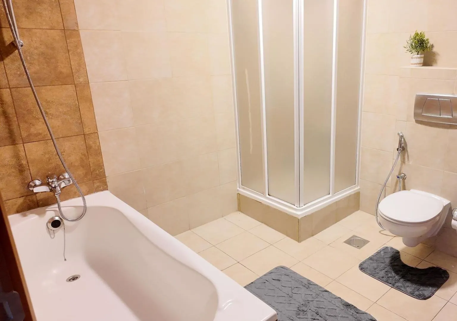 Spacious 1 Bedroom Plus Hall In Mag218 Dubai Emirati Arabi Uniti